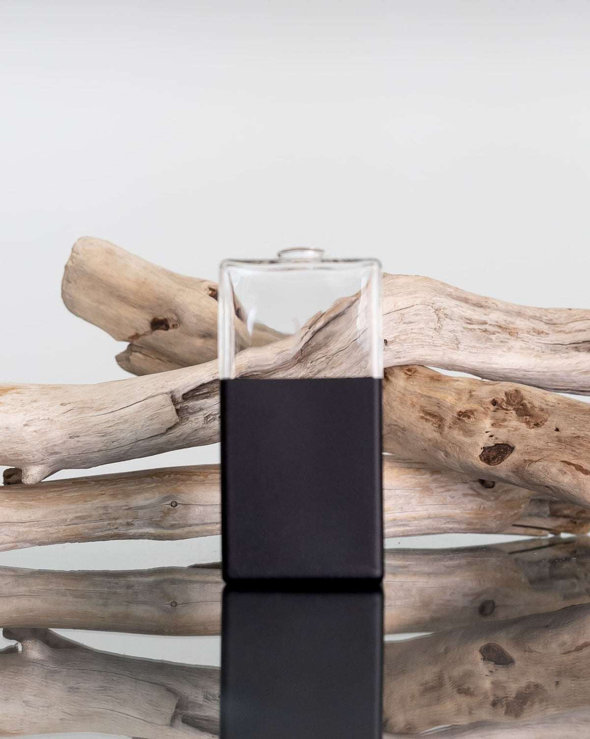 Jervis Vase – Rocky