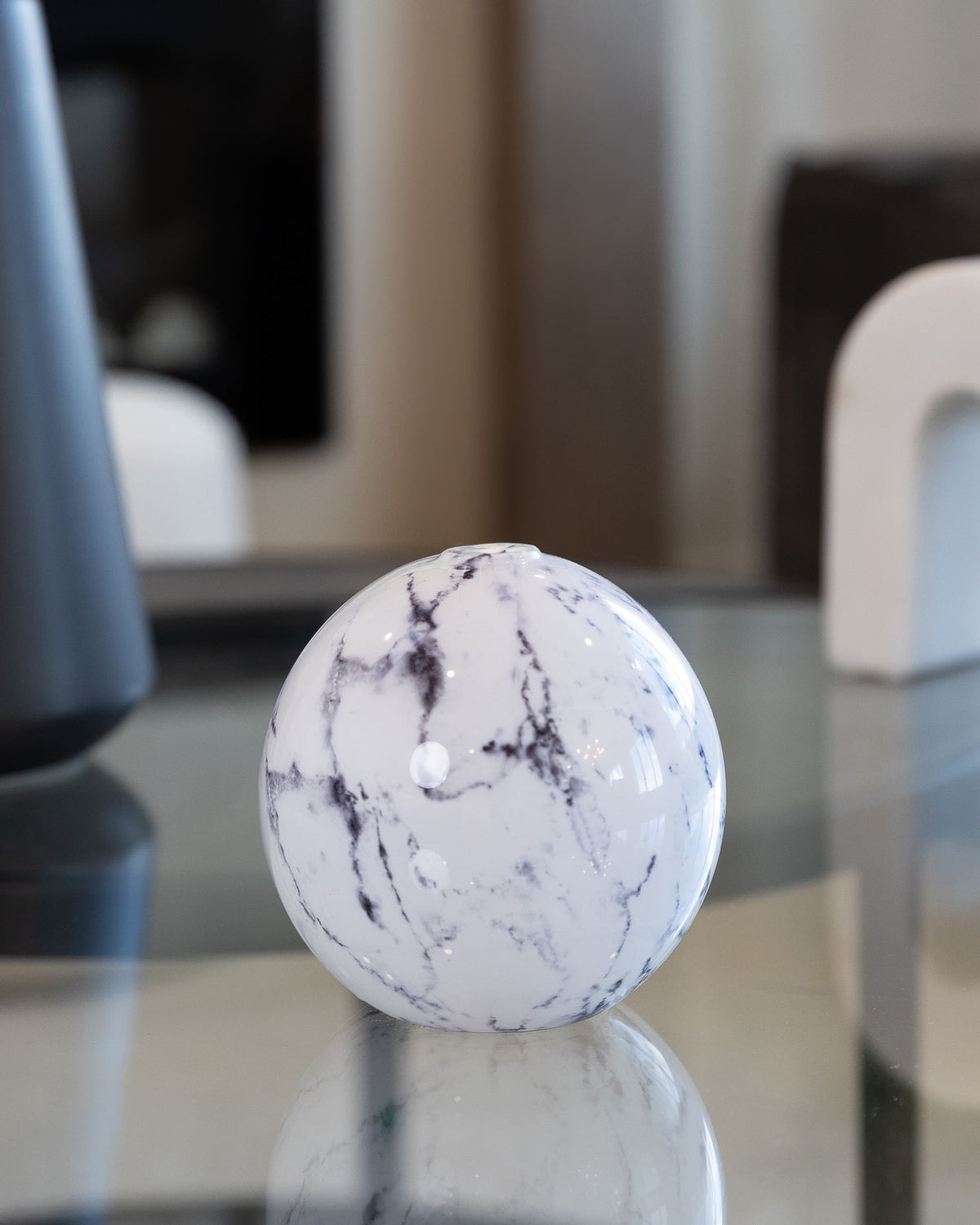Neva Vase – White Marble